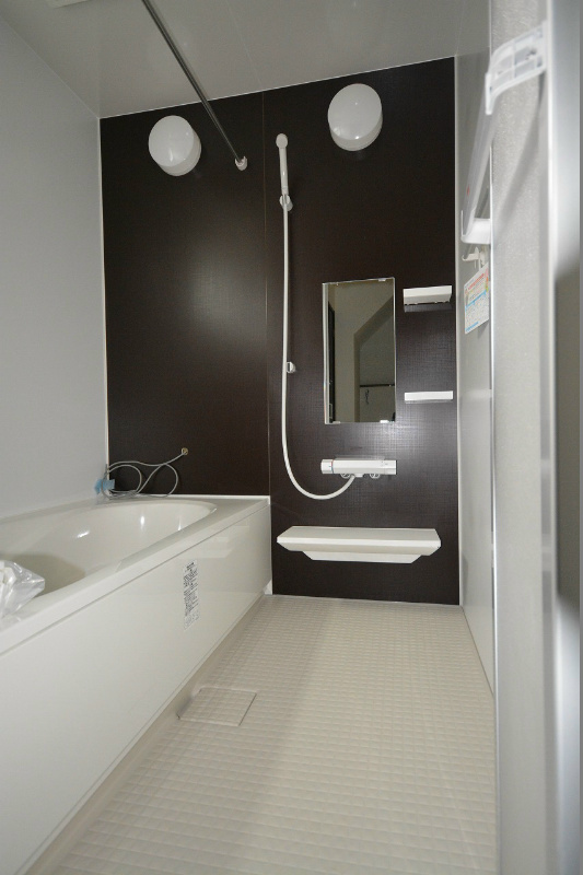 バス・シャワールーム　広々とした大きな浴槽