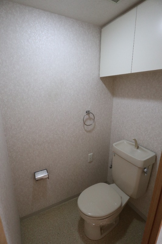 トイレ　落ち着いた色調のトイレです♪