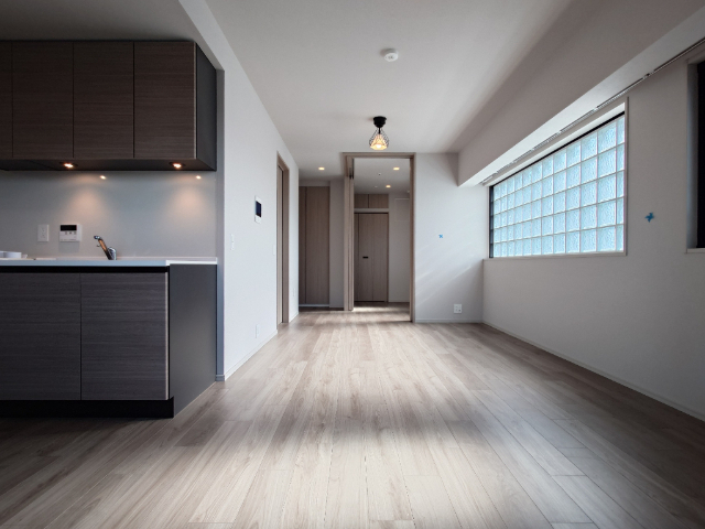 居室・リビング　２面採光の１４．１帖ＬＤＫ