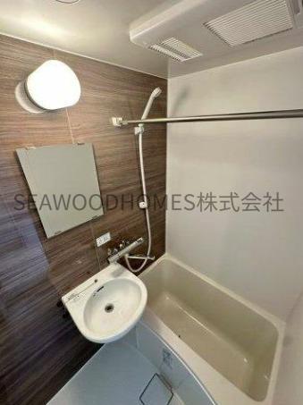 バス・シャワールーム　水はけの良い床材。カビを抑えて掃除の負担を軽減。