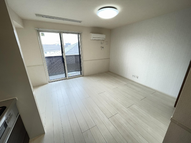 居室・リビング　明るいリビング