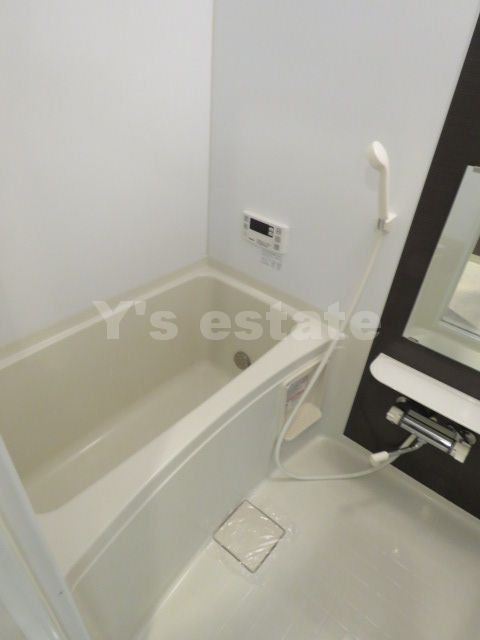 バス・シャワールーム　この写真の反転です。