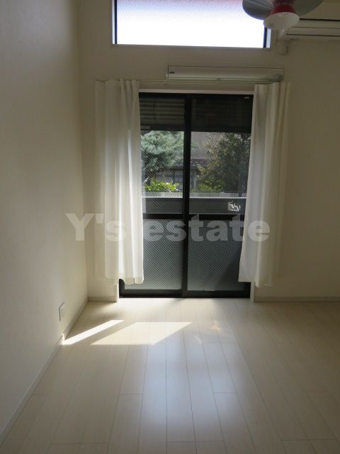 居室・リビング　この写真の反転です。