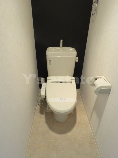 トイレ　この写真の反転です。