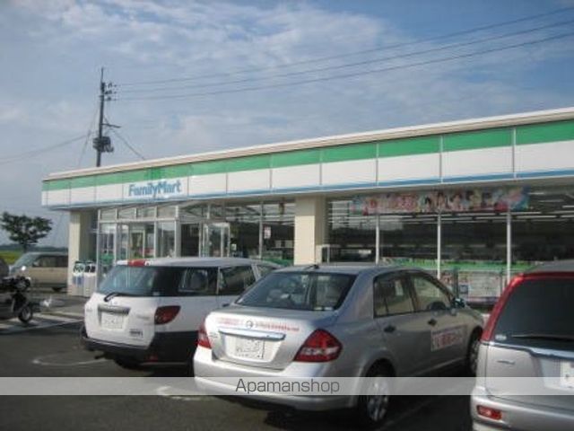 コンビニ　ファミリーマート横越茜ケ丘店（コンビニ）まで400m