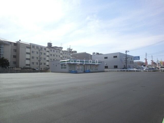 コンビニ　ファミリーマート札幌大谷地西１丁目店（コンビニ）まで502m