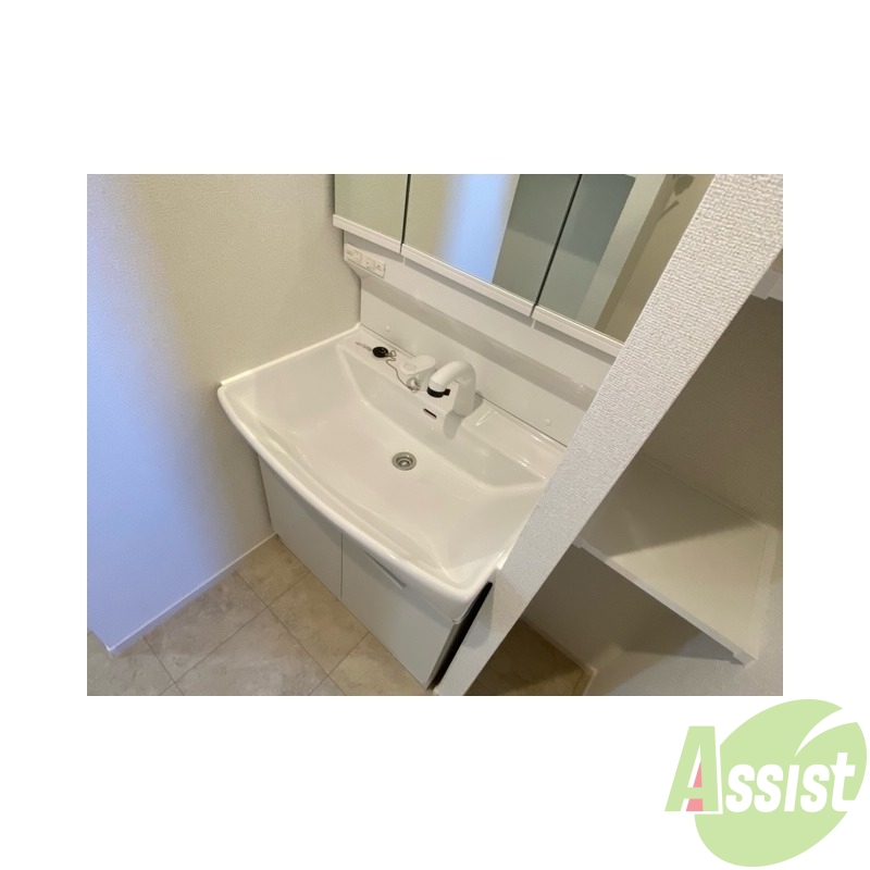 洗面設備　こちらの洗面化粧台で毎日の身だしなみを。