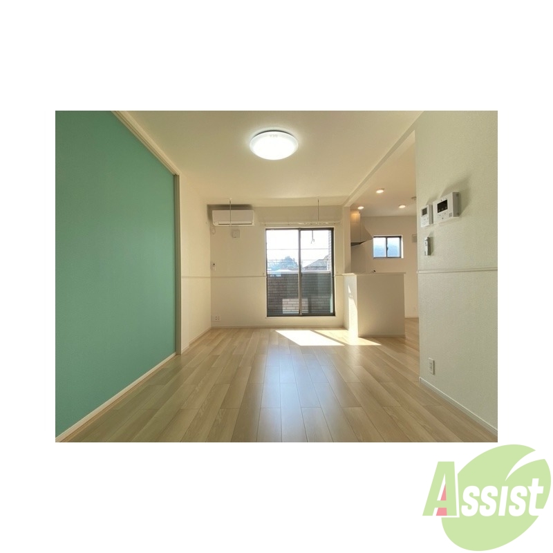 居室・リビング　アクセントクロスがポイントのリビングですね