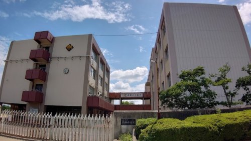 中学校　高松市立太田中学校（中学校）まで1028m