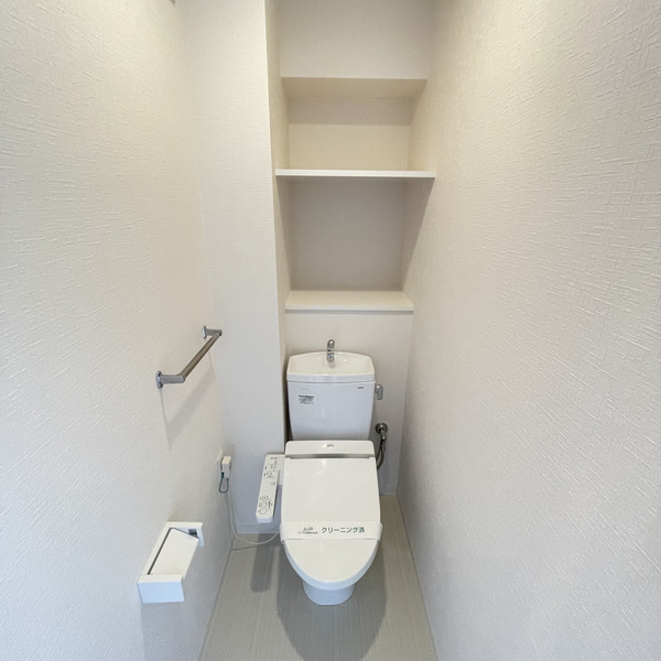 トイレ　落ち着いた色調のトイレです