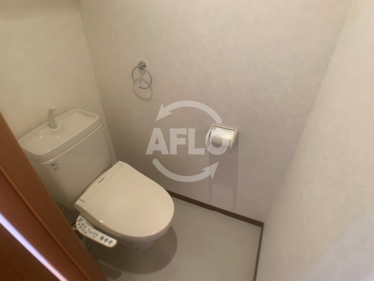 トイレ　エルロード住吉7号館　温水洗浄便座