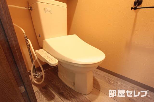 トイレ　清潔感のある色合いです