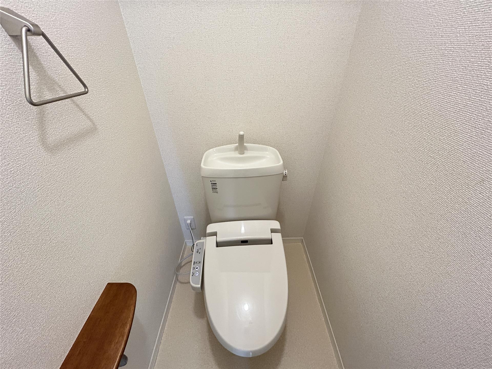 トイレ　温水洗浄暖房便座付トイレ