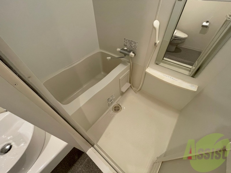 バス・シャワールーム　バスルームはこちらです。広々としてゆったり休めます。