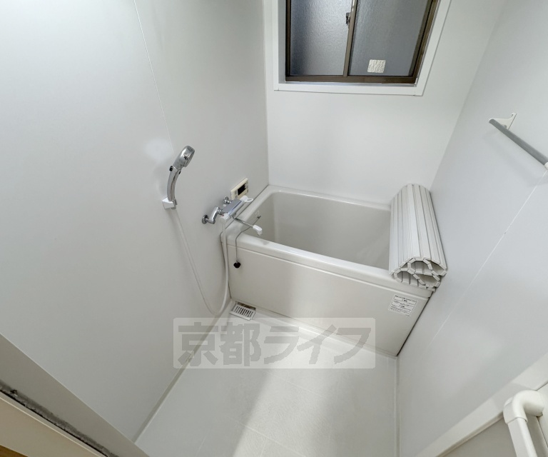 バス・シャワールーム　追い焚き付きのお風呂です！