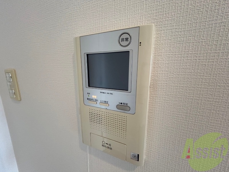 セキュリティ　ＴＶモニター付インターホンです。来客者の顔が見えるので安心！