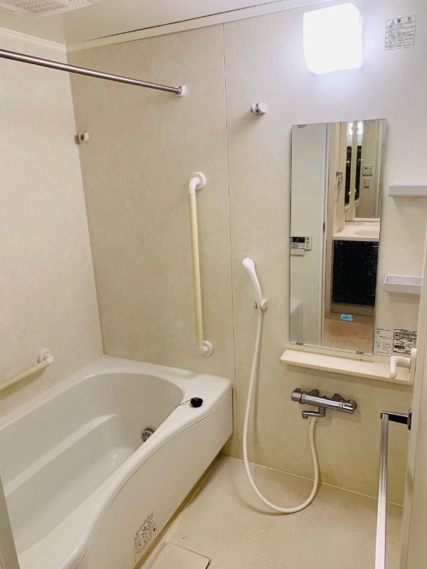 バス・シャワールーム　追い焚き機能付き♪