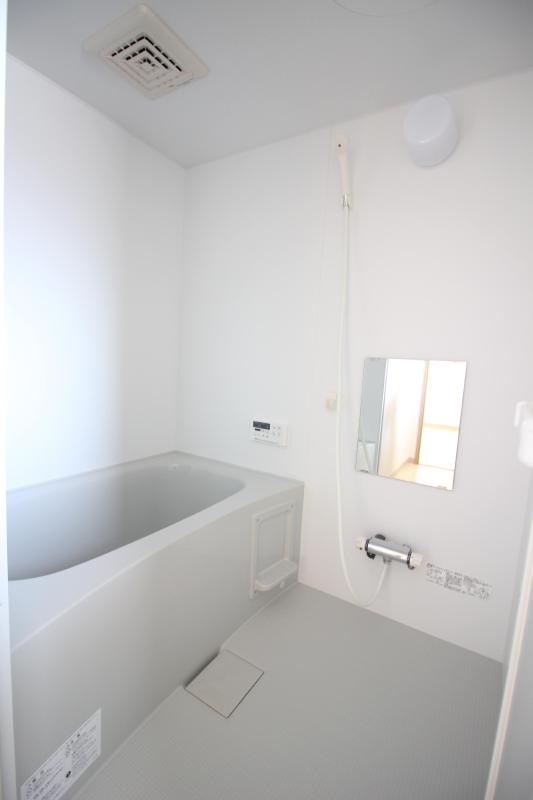 バス・シャワールーム　追い焚き付きバス