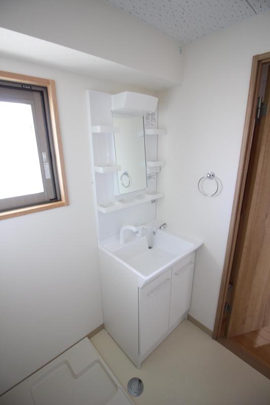 洗面設備　洗面脱衣所　シャワー洗面台付き