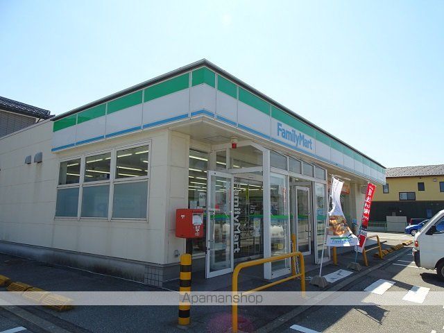 コンビニ　ファミリーマート（コンビニ）まで1998m
