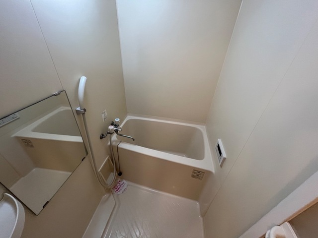 バス・シャワールーム　追い焚き・浴室乾燥機付きのお風呂です♪