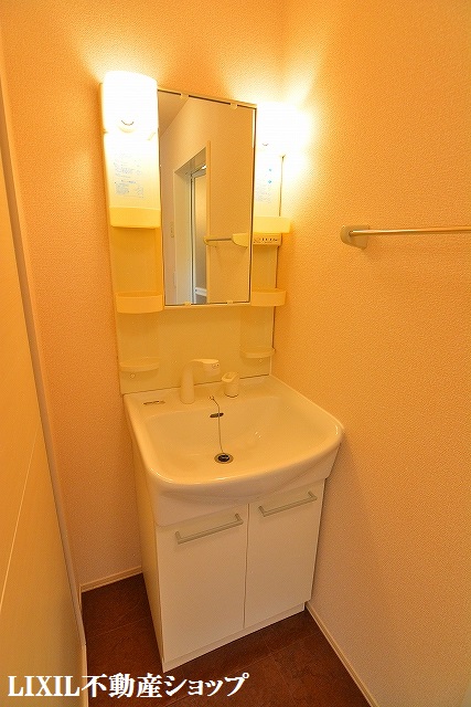 洗面設備　洗髪洗面化粧台です。