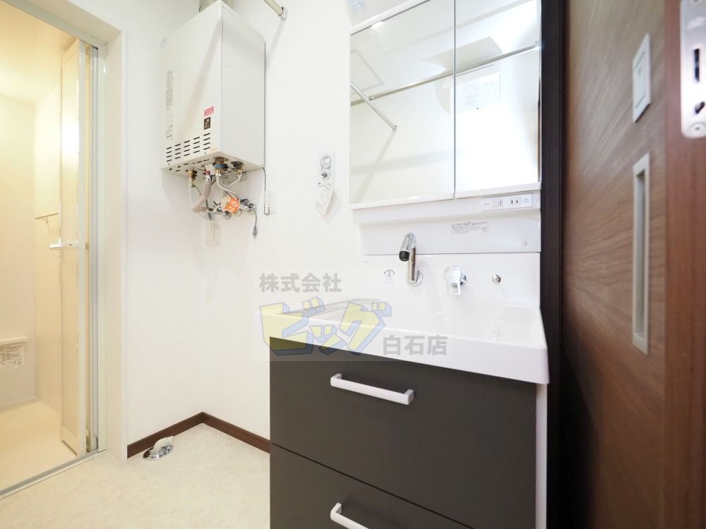 洗面設備　人気の設備シャンプードレッサーを完備しています♪