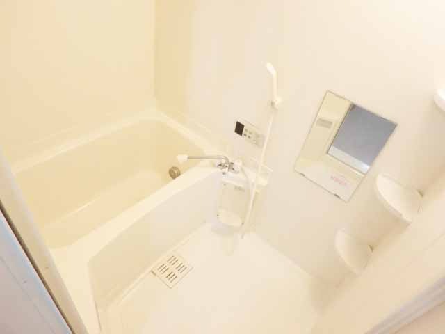 バス・シャワールーム　追い焚き付きでいつでも温かいお風呂に浸かれます☆