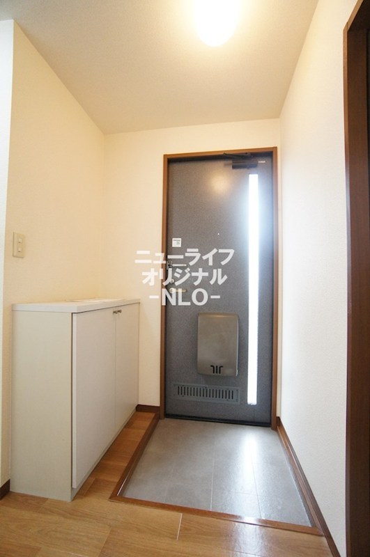 玄関　シューズボックス付で玄関まわりをすっきりと収納出来ます