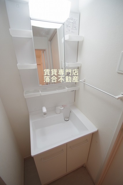 洗面設備　独立洗面化粧台付き