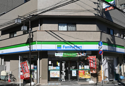 コンビニ　ファミリーマート 四谷若葉店（コンビニ）まで500m