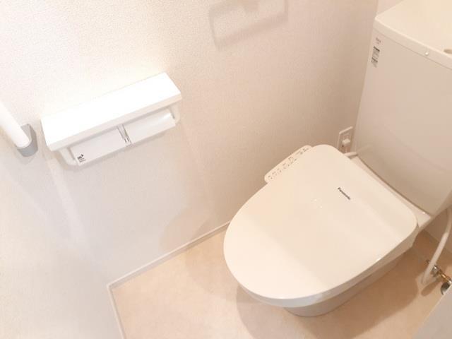 トイレ　温水洗浄便座