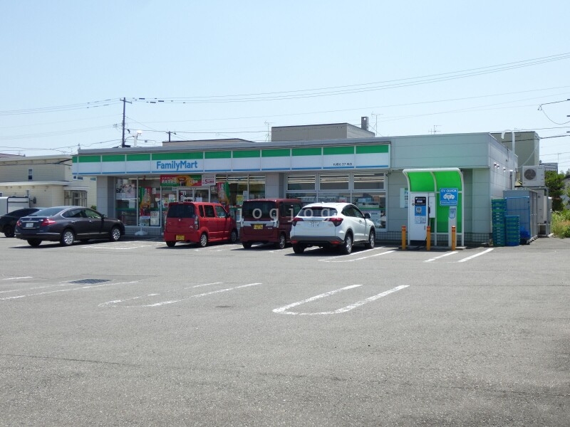 コンビニ　ファミリーマート札幌北37条店（コンビニ）まで668m