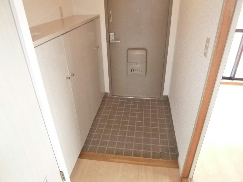 玄関　玄関※他号室の参考写真となります。