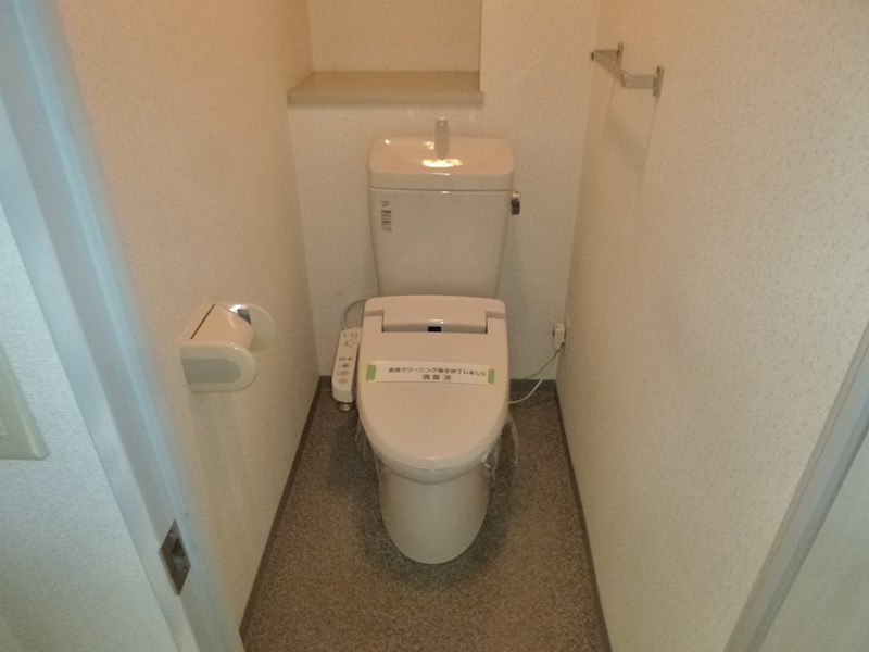 トイレ　※他号室の参考写真となります。