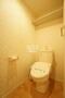 トイレ　トイレには快適な温水洗浄便座付。