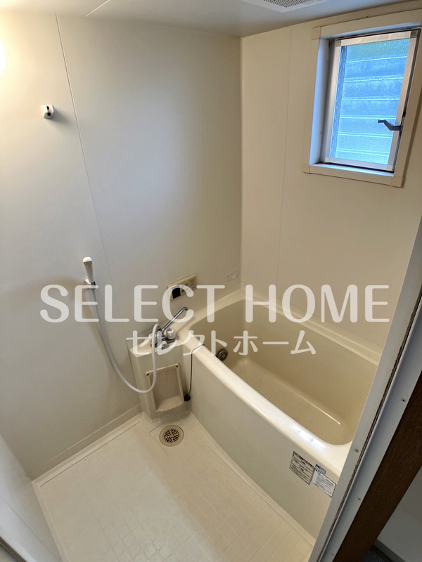 バス・シャワールーム　コンパクトで使いやすいお風呂です