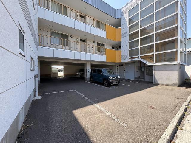 駐車場　駐車場
