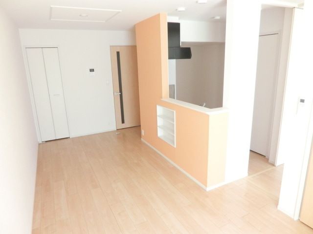 その他部屋・スペース　バルコニー側からの内観です