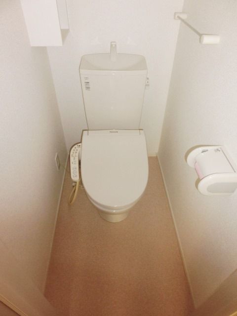 トイレ　温水洗浄便座付きのトイレ