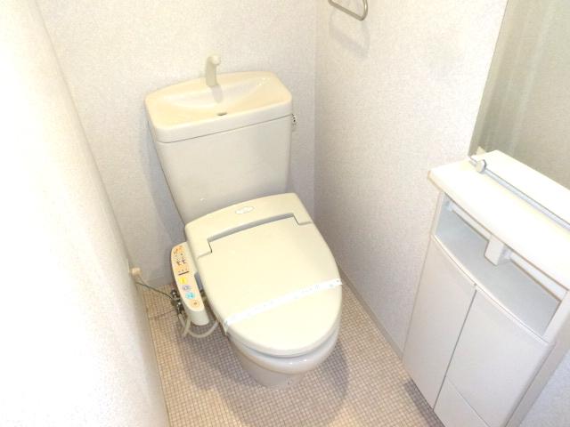 トイレ　冬の寒い時期に安心の温水洗浄便座！