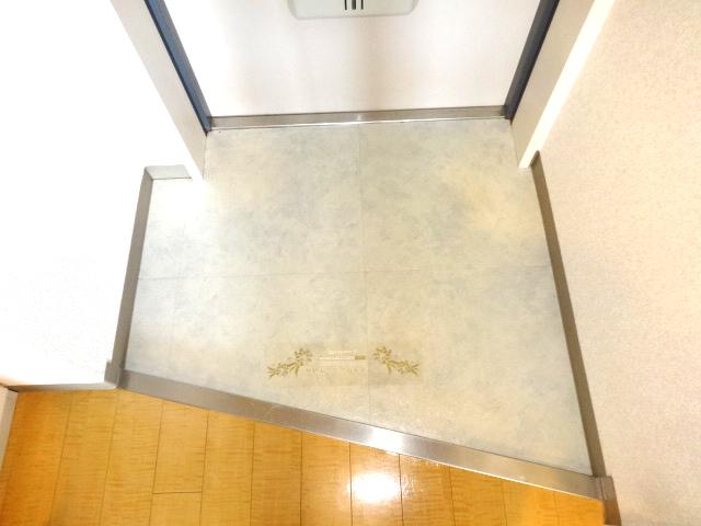 玄関　玄関はコンパクトです。
