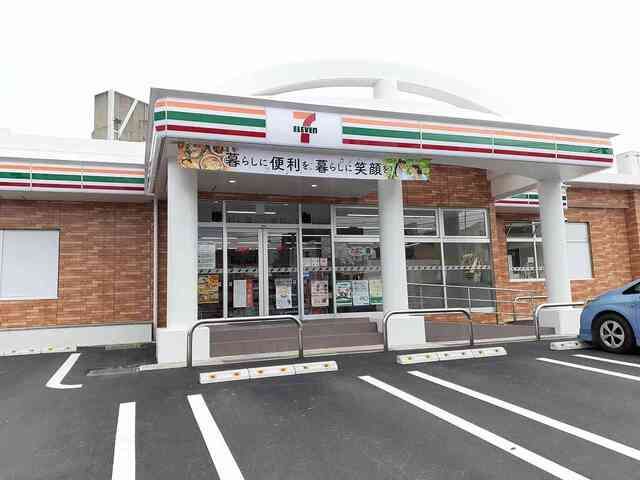 コンビニ　セブンイレブン宜野湾長田１丁目（コンビニ）まで850m