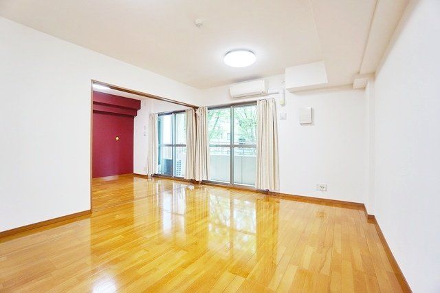 居室・リビング　※別部屋参考写真です