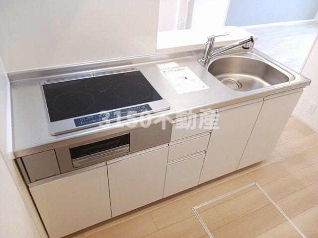 キッチン　コンパクトなキッチンで掃除もラクラク