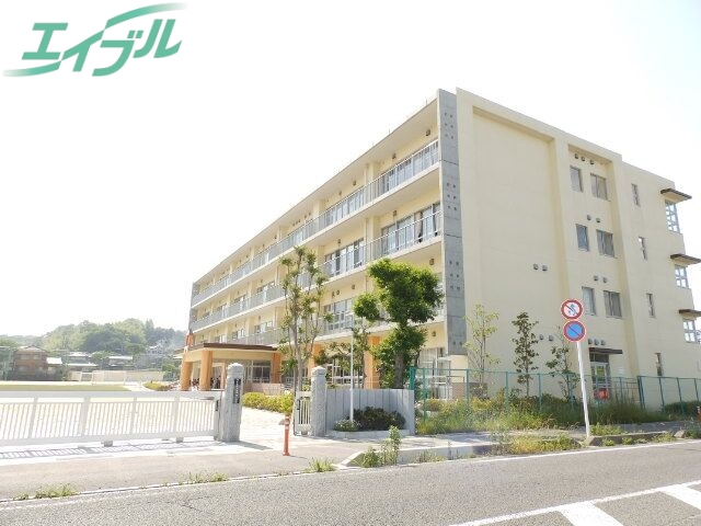小学校　四日市市立河原田小学校（小学校）まで918m
