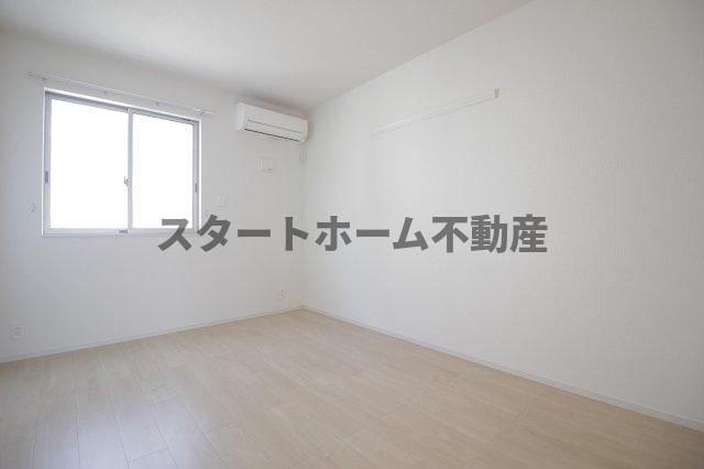 その他部屋・スペース　落ち着いて過ごせるお部屋なので、寝室にいかがでしょうか