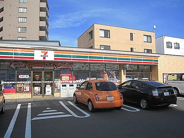 コンビニ　セブンイレブン札幌菊水3条店（コンビニ）まで481m