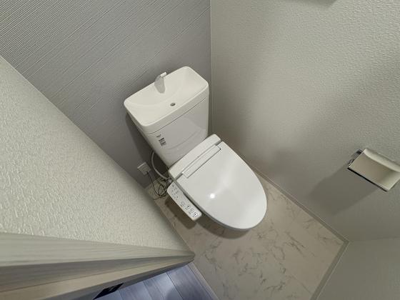 トイレ　※別号室の写真です