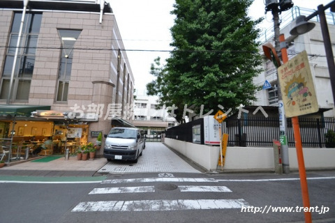 小学校　渋谷区立 幡代小学校（小学校）まで610m